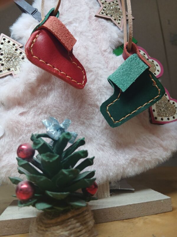 DIY Leather Christmas Boot Template - Holiday Tree Ornament, Key Chain, Bag Charm - Зображення 4