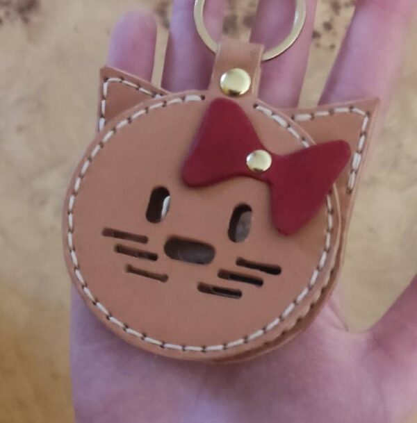 Cut out of a keychain made of leather mirror cat - Digital Pattern PDF - Зображення 4