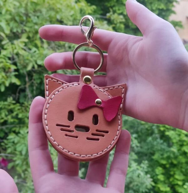 Cut out of a keychain made of leather mirror cat - Digital Pattern PDF - Зображення 5
